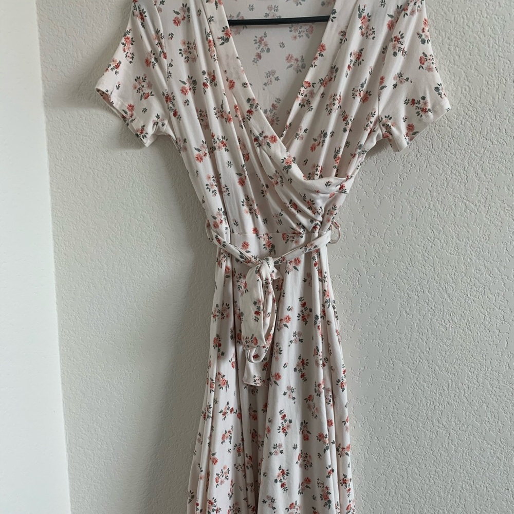 Floral, midi dress PERFECT for spring 💐